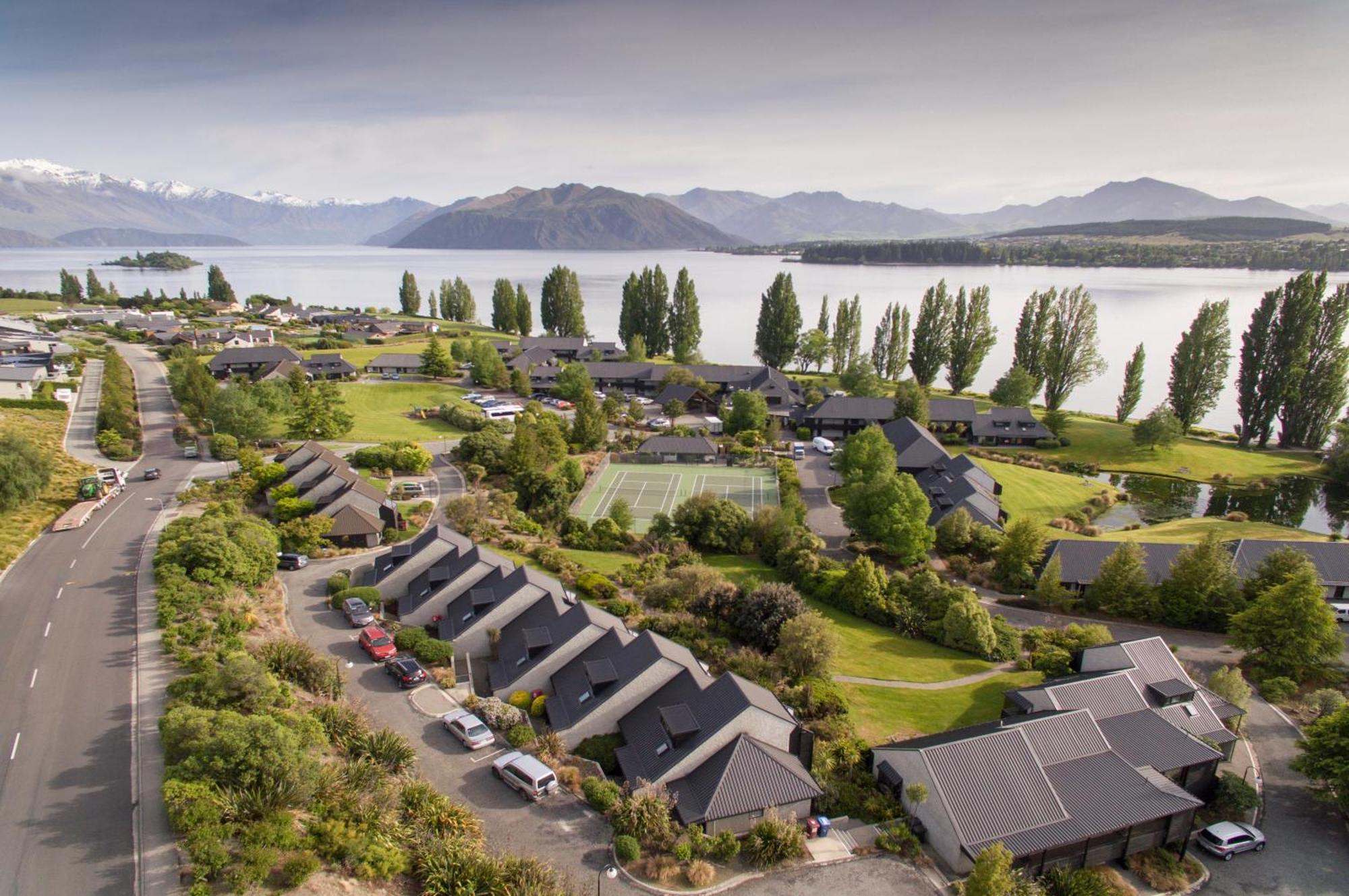 Edgewater Hotel Wanaka Exterior photo